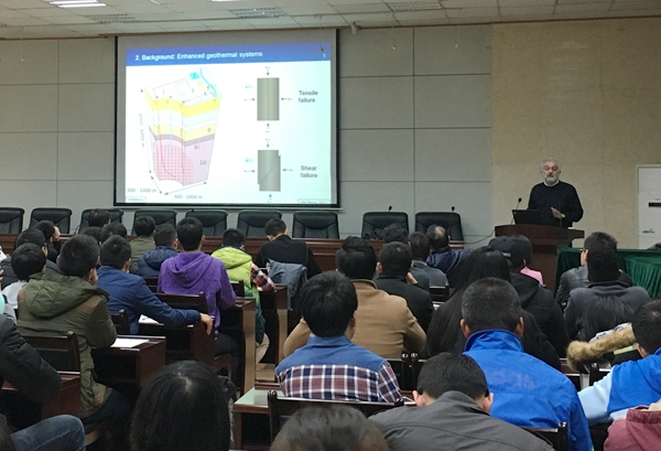 tayfun 教授在本部做报告2 - 副本.JPG 2026世界杯投注平台