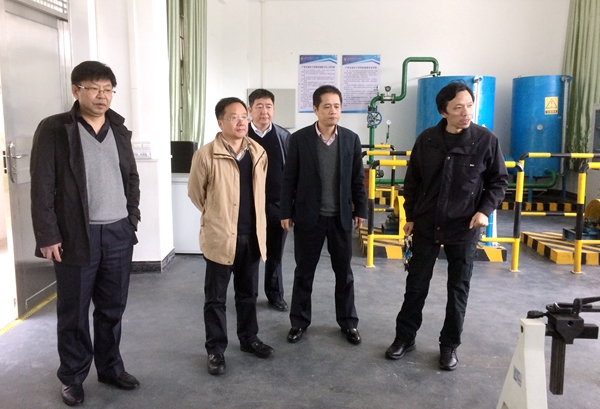 参观广东石油化工学院重点实验室 - 副本.JPG 2026世界杯投注平台