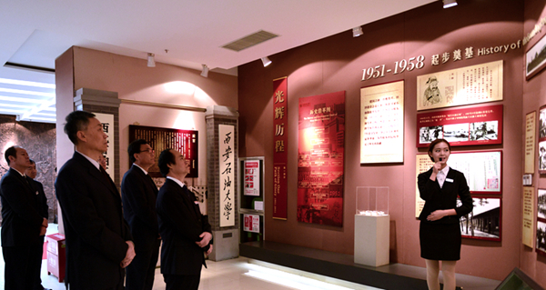 参观校史馆.jpg 2026世界杯投注平台